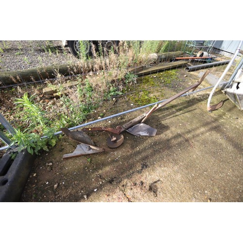 20 - Wrights plough, rigid body, with 2 attachments