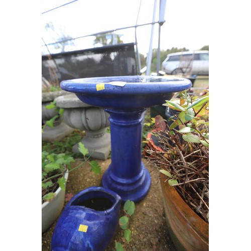 46 - Blue bird bath & shell planter