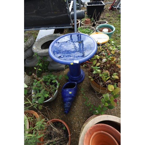 46 - Blue bird bath & shell planter