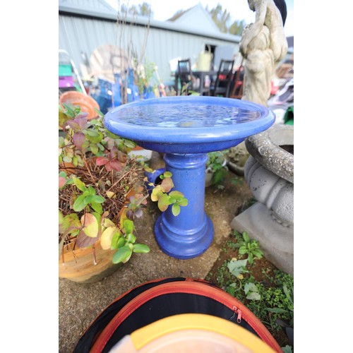 46 - Blue bird bath & shell planter