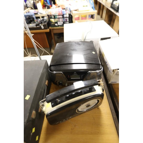 88 - P.O. record player, CD & radio - warranted until 12 noon Tuesday following the above sale