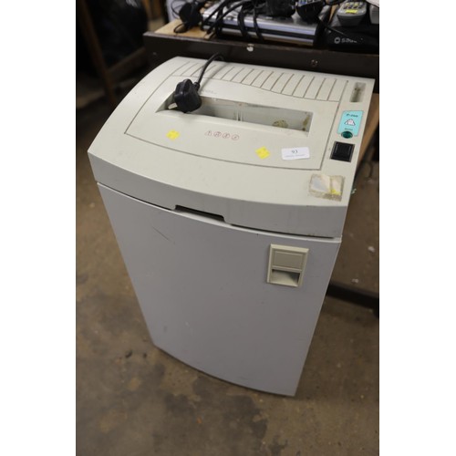 93 - Paper shredder - warranted until 12 noon Tuesday following the above sale