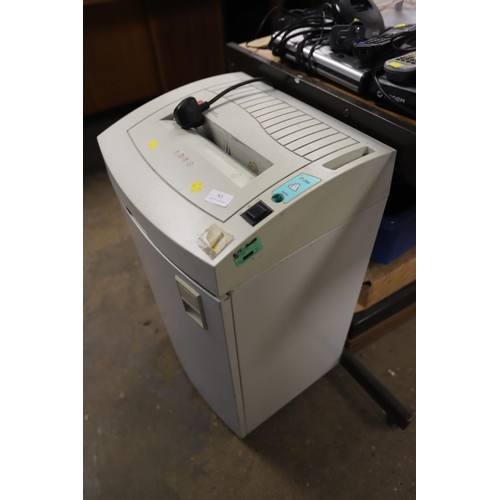 93 - Paper shredder - warranted until 12 noon Tuesday following the above sale