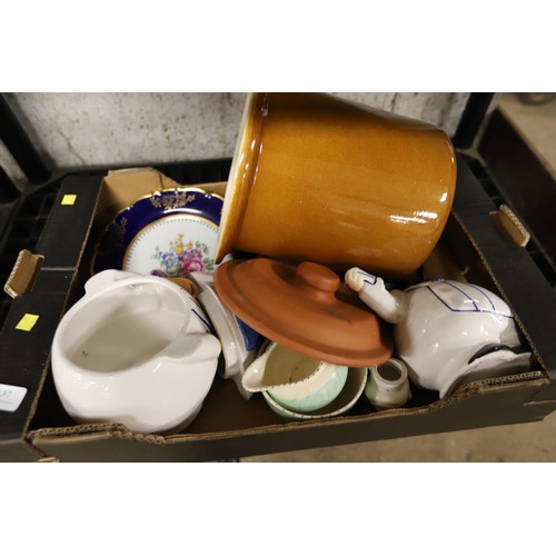 137 - Box of various pottery & plates etc