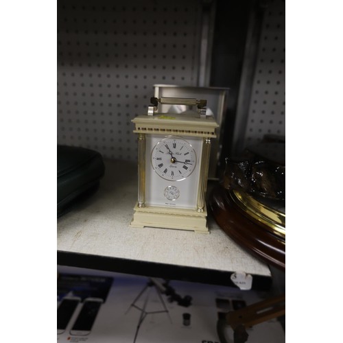 222 - 2 wall clocks & 2 mantle clocks