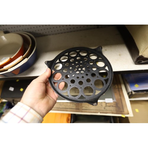 226 - Metal trivet