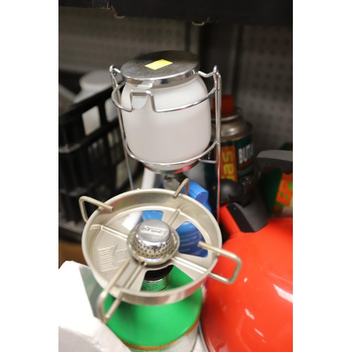 240 - Small portable burner, lamp, kettle & butang gas cans