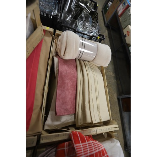 282 - 5 boxes of bed linen, throws & towels