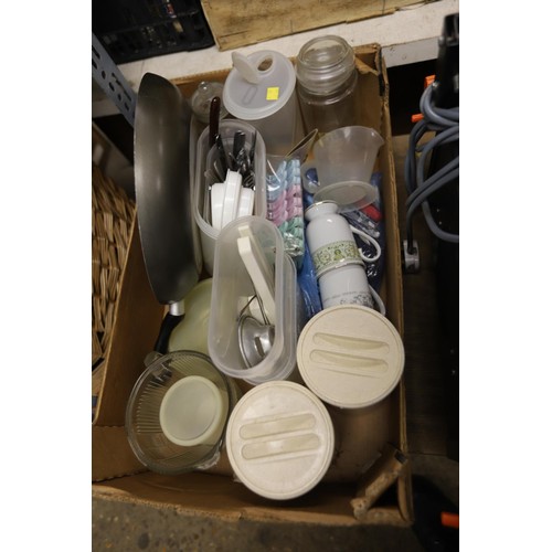 300 - Box of kitchen items