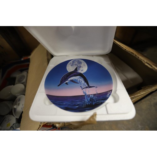 309 - Box of collectors plates