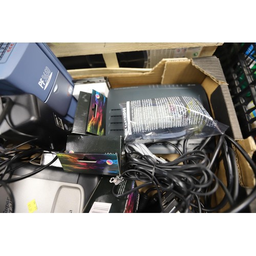 334 - WXT-E 825 USB 2.0 hard drive, film scanner, DVD player & qty of CD-R, etc - warranted until 12 noon ... 