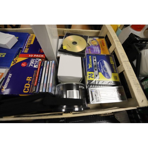 334 - WXT-E 825 USB 2.0 hard drive, film scanner, DVD player & qty of CD-R, etc - warranted until 12 noon ... 