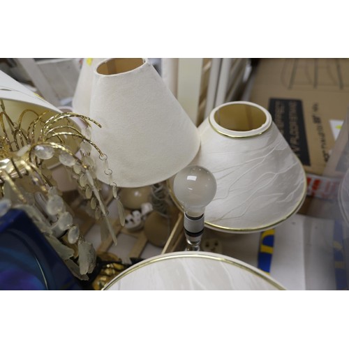 346 - Qty of various table lamps with shades