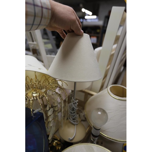 346 - Qty of various table lamps with shades