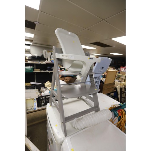 353 - Hauck alpha+ highchair with removable tray