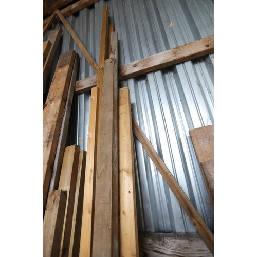 16 - Bundle of timber various sizes