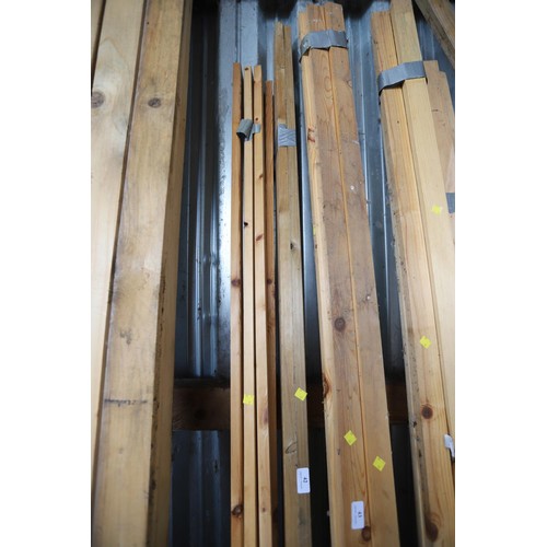 42 - Bundle of timber, incl qity of 2 by 1 moulded & 2 pieces of 3 by 1