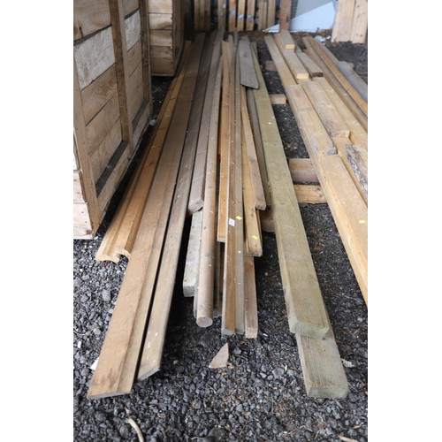 62 - Large bundle of various long length timber