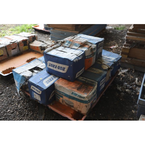 67 - 13 x boxes of collated nails