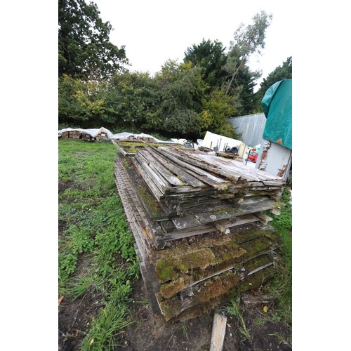 134 - Large qty of various fence panels