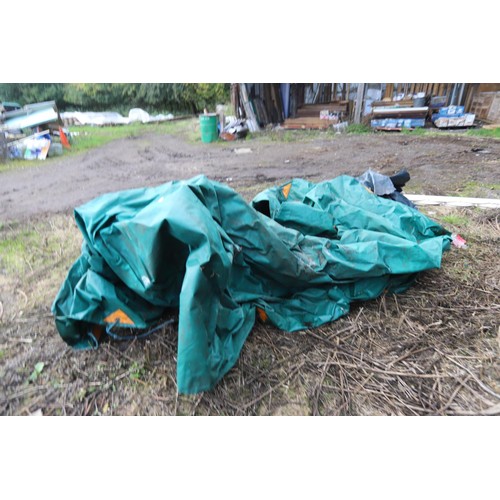 150 - 2 x large green sheets, blue sheet etc