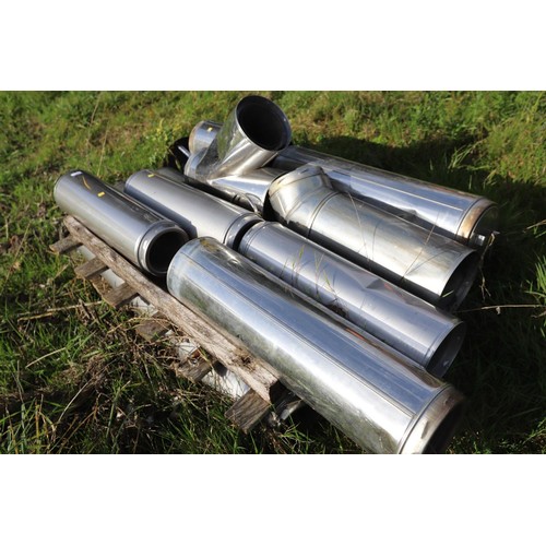 182 - Qty of outdoor metal flu pipe