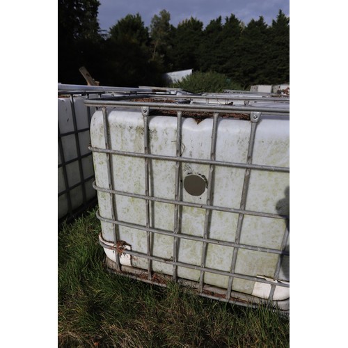 192 - 2 x 1000 ltr tanks