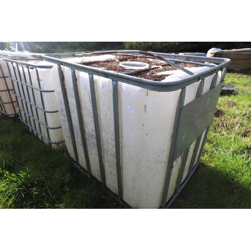 194 - 2 x 1000 ltr tanks