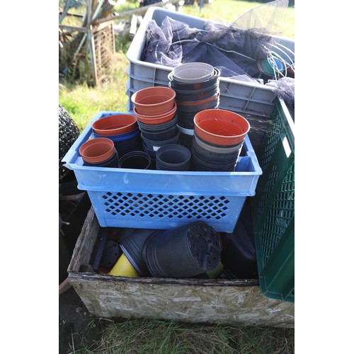 241 - Large qty of various plastic pots large & small