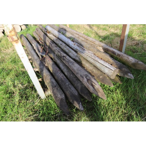 280 - Large metal crate, incl qty of wooden posts