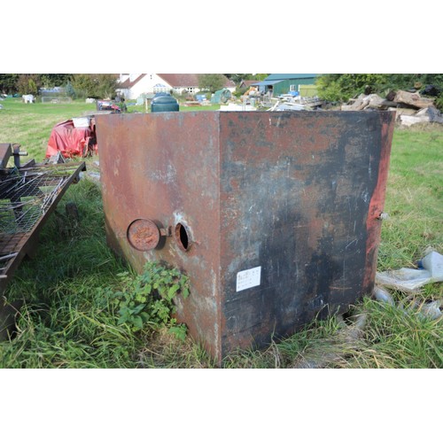 284 - Metal 600 gallon oil tank