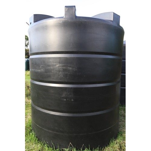 286 - 5000 ltrs black round plastic tank enduramaxx