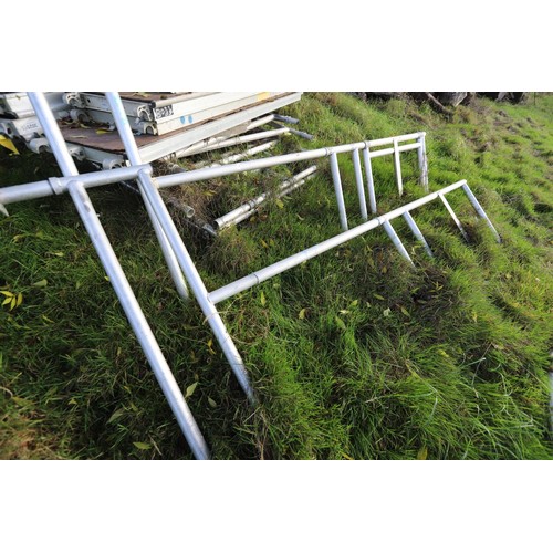 291 - Qty of aluminium scaffold tower, incl walk boards etc