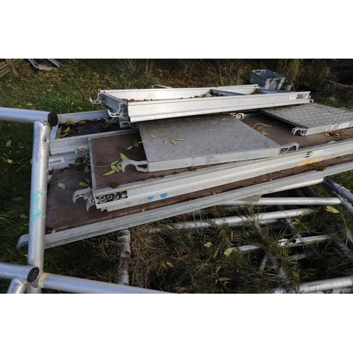 291 - Qty of aluminium scaffold tower, incl walk boards etc