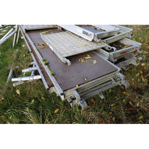 291 - Qty of aluminium scaffold tower, incl walk boards etc