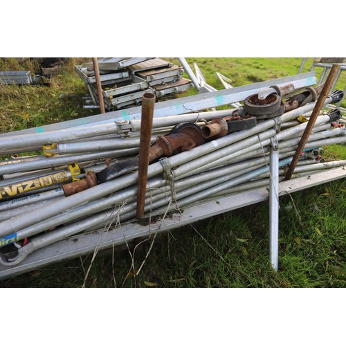 292 - Qty of aluminium scaffold tower legs