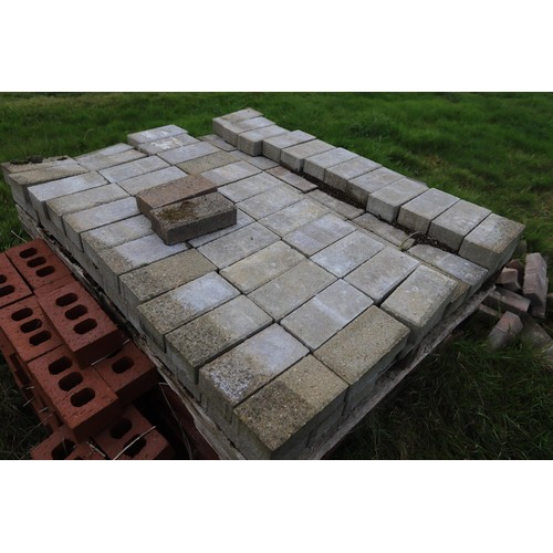 320 - Qty of engineering bricks & brick weave blocks etc