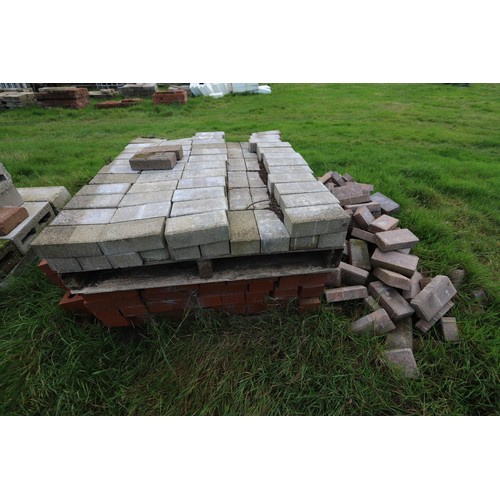 320 - Qty of engineering bricks & brick weave blocks etc