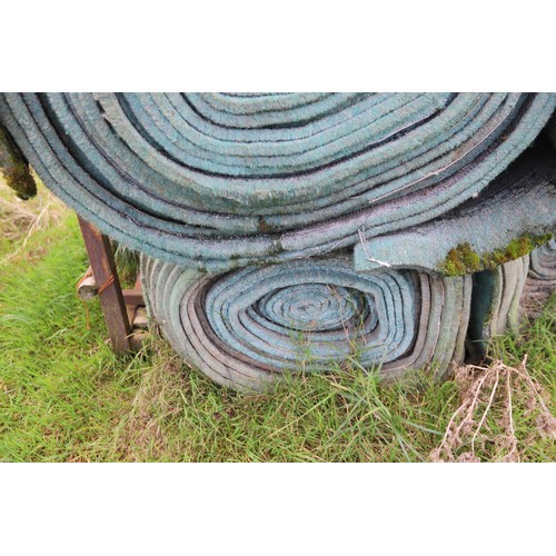 324 - Large rolls of artificial grass/matting