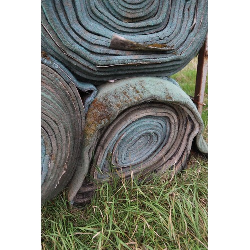 324 - Large rolls of artificial grass/matting