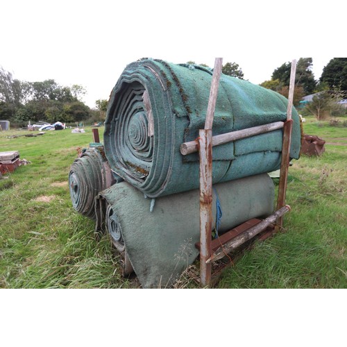 324 - Large rolls of artificial grass/matting