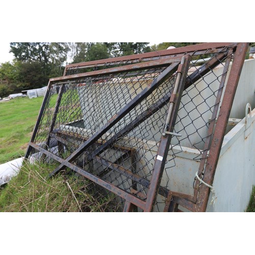 329 - 2 x metal gates