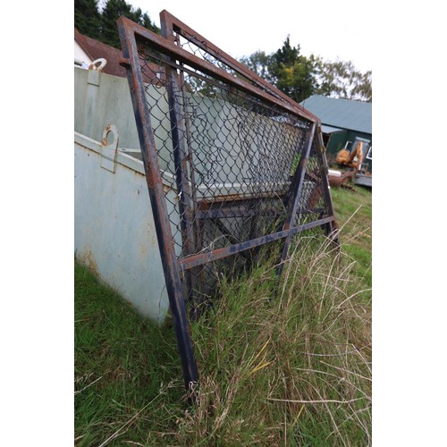 329 - 2 x metal gates