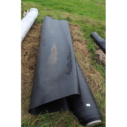 331 - Heavy duty roll of black plastic approx. 3 m long