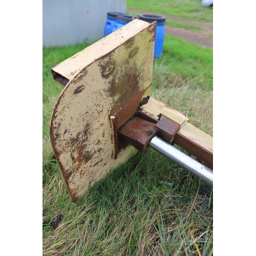 335 - Tractor mounted upright hydraulic log splitter