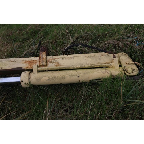 335 - Tractor mounted upright hydraulic log splitter