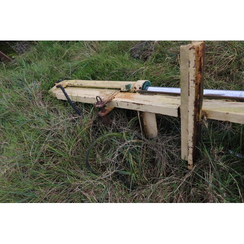 335 - Tractor mounted upright hydraulic log splitter