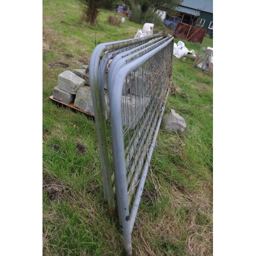 338 - 5 x short Harris fence rails