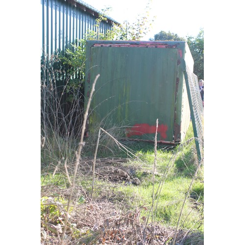 343 - 7 1/2 ton cargo lorry back