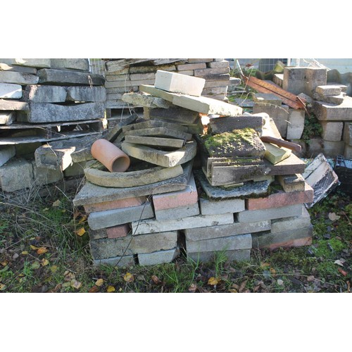 362 - 5 x pallets of various blocks, edging, curb stones etc